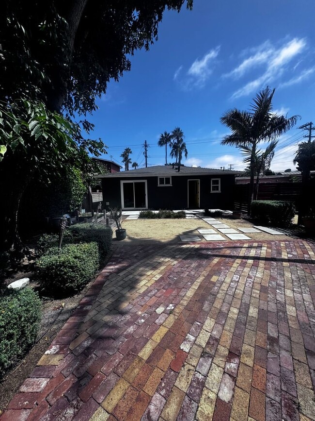 Building Photo - 2413-2415 Santa Ana Ave
