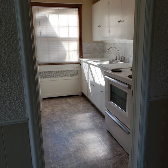 Kitchen - 313 7th St