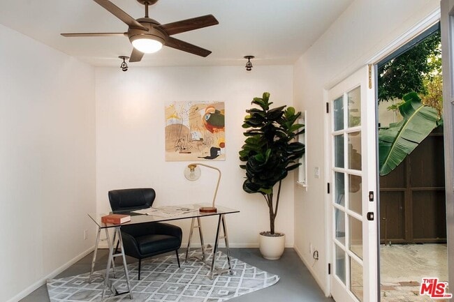 Building Photo - 1039 Havenhurst Dr