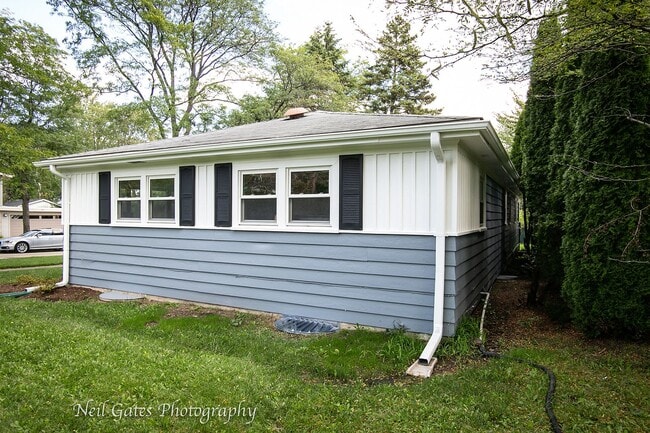 Building Photo - 690 Highland Pl