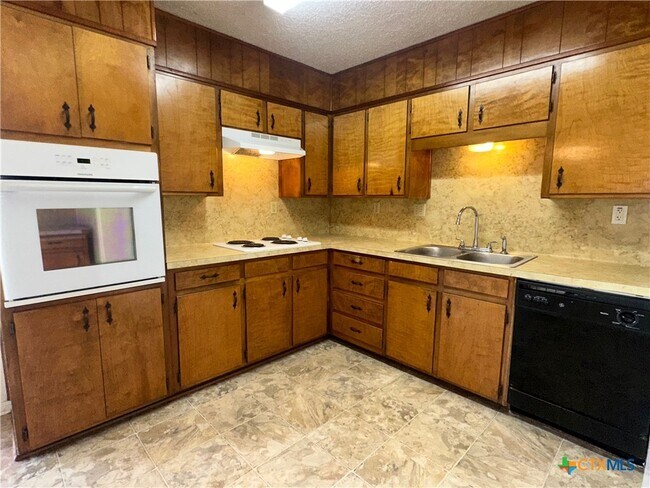 Building Photo - 2905 Persimmon Dr