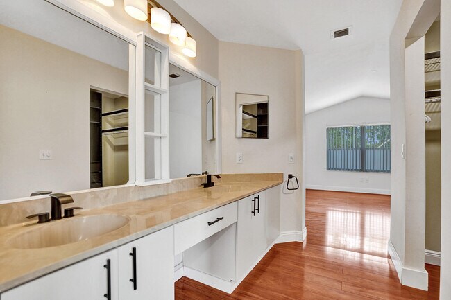 Building Photo - 6817 Barnwell Dr