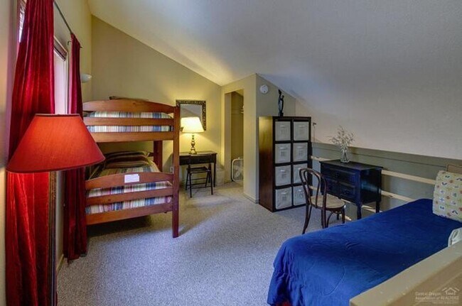 Building Photo - SWEET 2 BEDROOM, 1 BATH MT BACHELOR VILLAG...