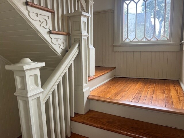 Building Photo - 325 S 6th St