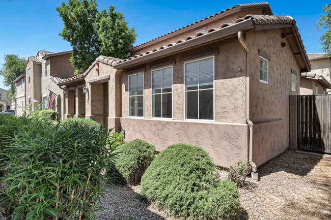 Building Photo - 10132 E Isleta Ave