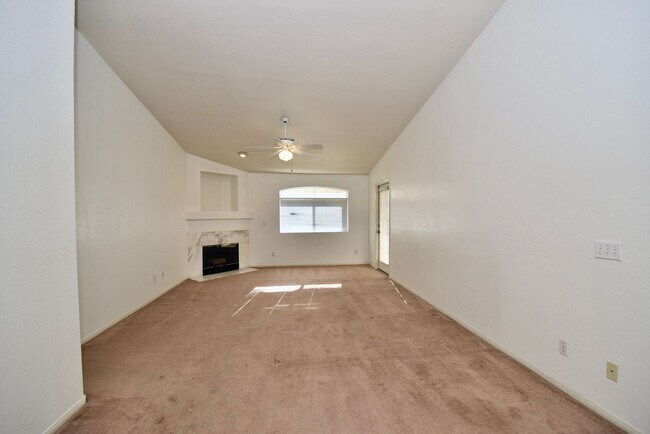 Building Photo - COZY 2 BED 2 BATH CONDO ON 2ND FLOOR AT PA...