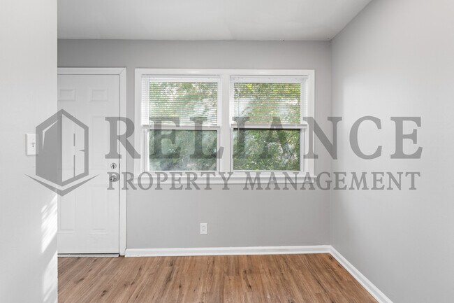 Building Photo - 2042 S Pinecrest St