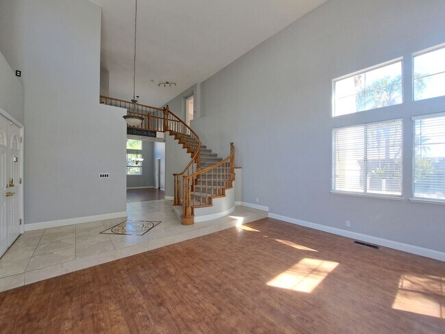 Building Photo - Expansive Oasis with a Guest House, Pool, ...
