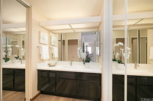 Building Photo - 323 Streamwood-