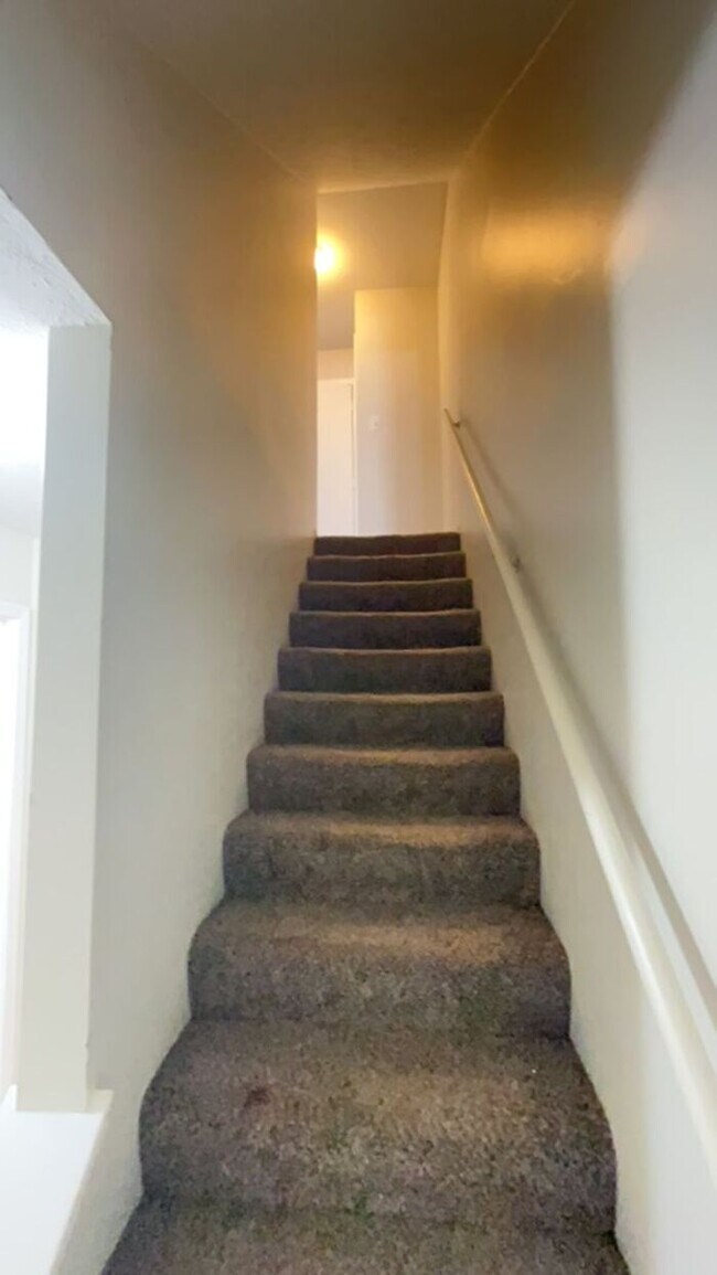 Building Photo - 2Br/2Ba Townhome in the J-town/Ferncreek area