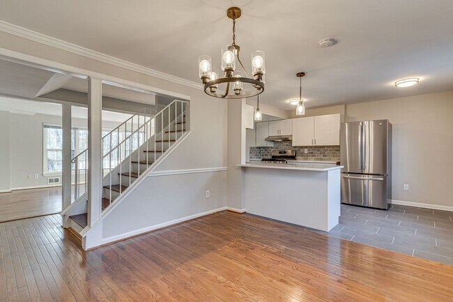 Building Photo - Renovated Home in Pinewood Lake Neighborhood