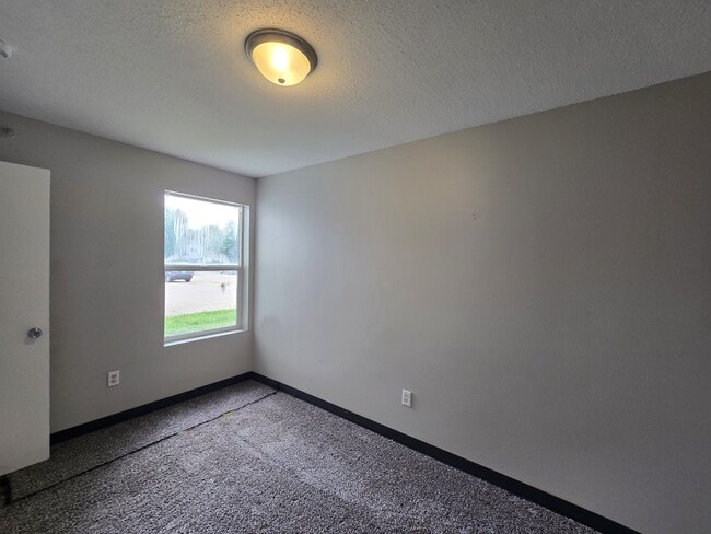 Building Photo - 60 Miller Ave SW