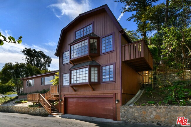 Primary Photo - 3682 Berry Dr