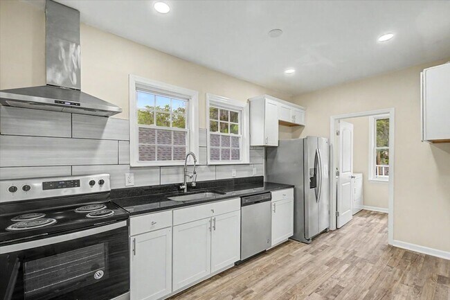 Building Photo - Downtown 2 bedroom Condo