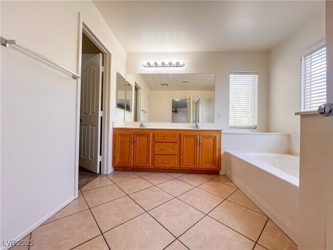 Building Photo - 5628 Granville Lake St