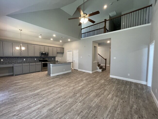 Building Photo - 281 Giddings Trl