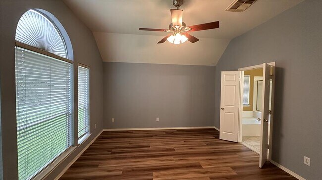Building Photo - 3727 Parkshire Dr