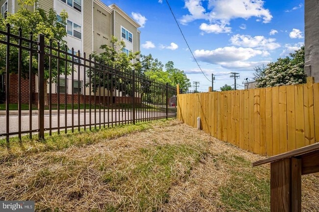 Building Photo - 1605 Clifton Ave