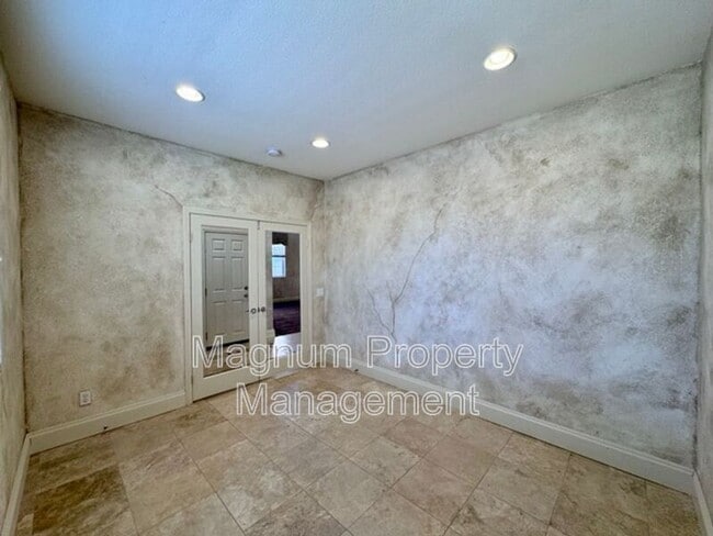 Building Photo - 45632 Corte Royal