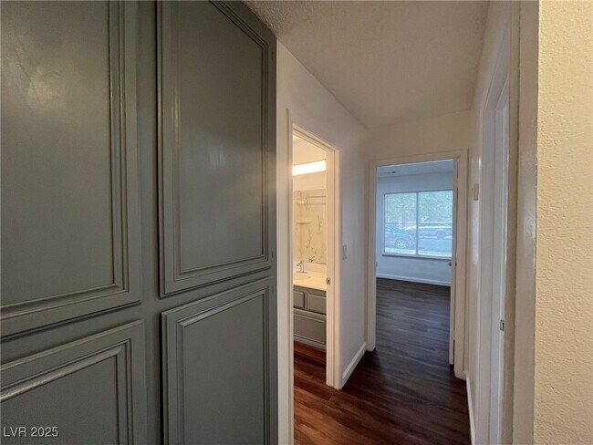 Building Photo - 2908 Gentilly Ln