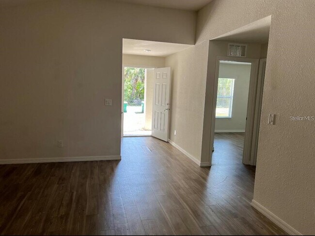 Building Photo - 169 Lomond Dr