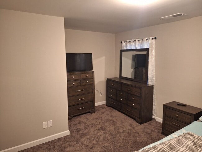 Building Photo - Beautiful Five Bedroom Home Located in Northeast Columbia!