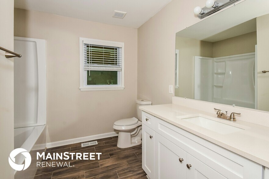 Building Photo - 598 Oakside Dr SW