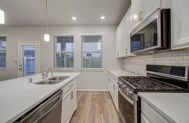 Building Photo - 1525 Parkland Oak Dr