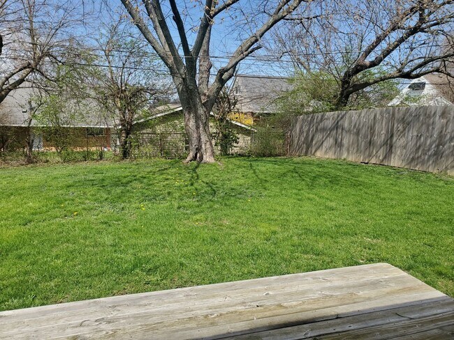 Building Photo - 4 Bedroom home with fenced in backyard and central air