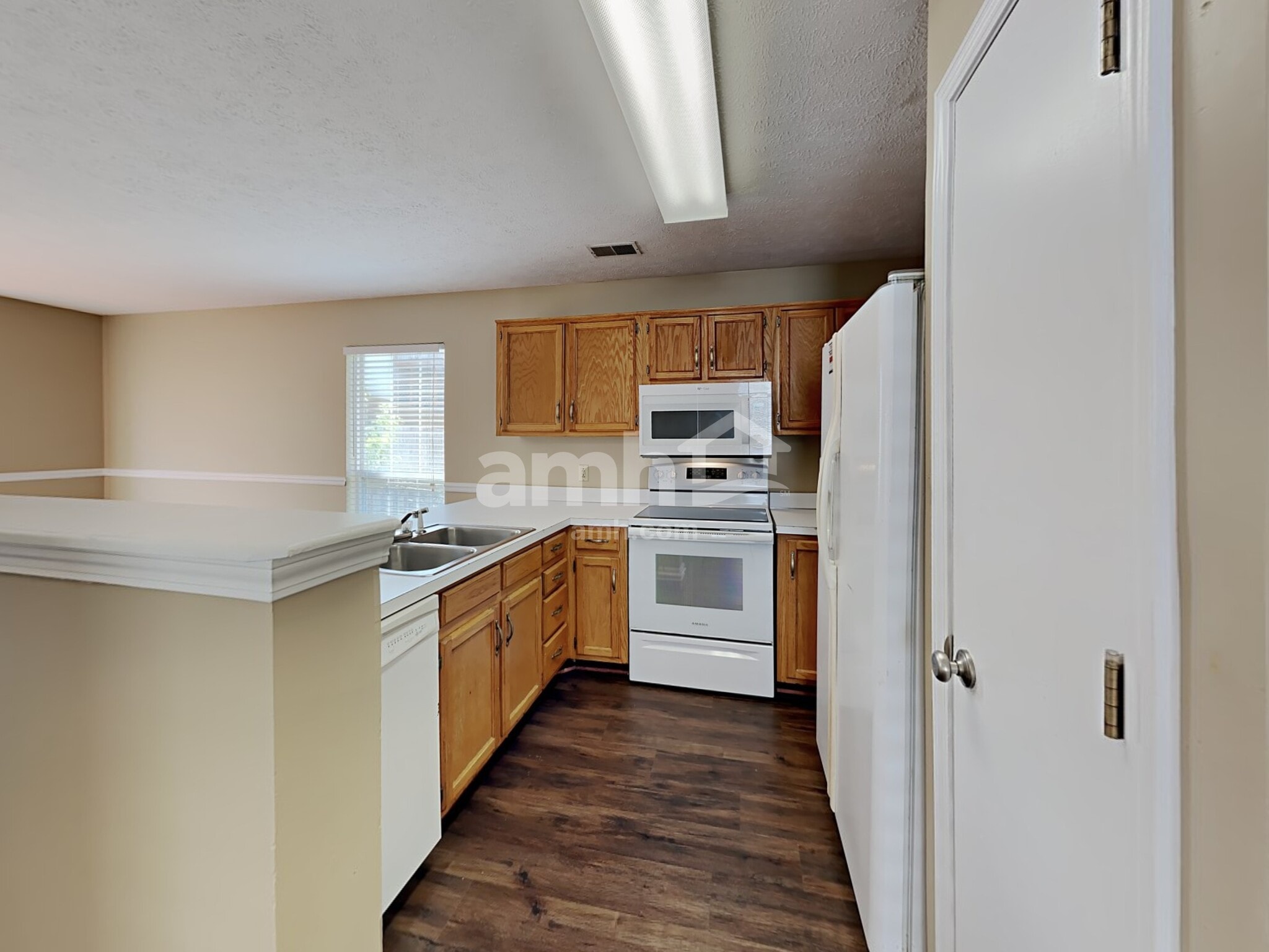 Building Photo - 2011 Lassiter Dr