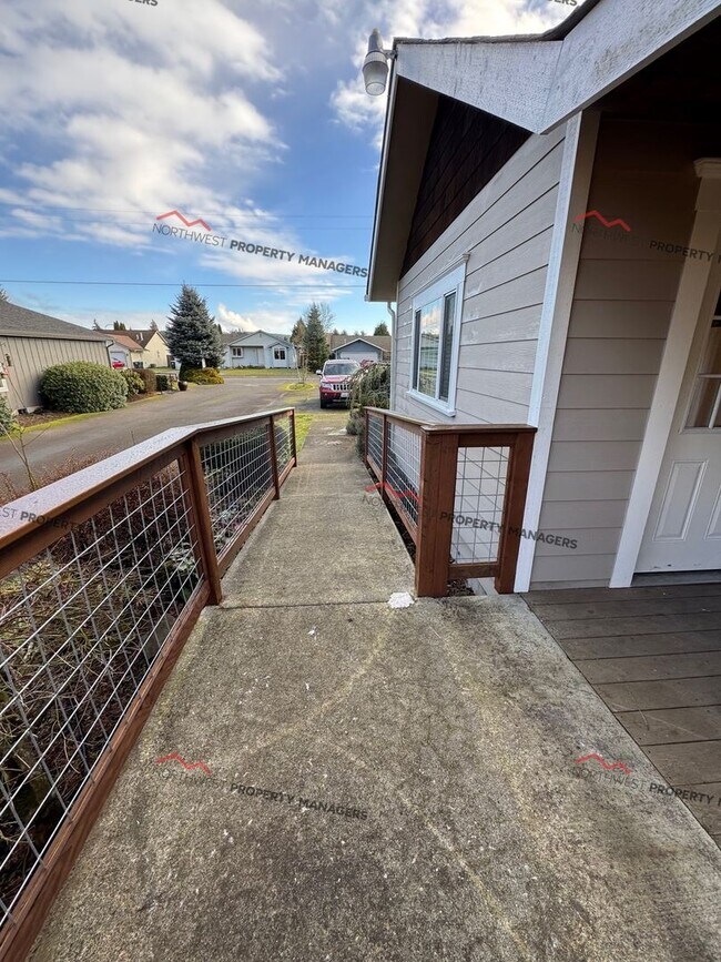 Building Photo - STATUS: *PENDING APPLICATION*  - R100  $2295