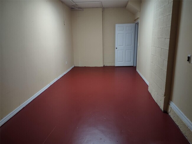 Building Photo - 2404 Belmont Ln