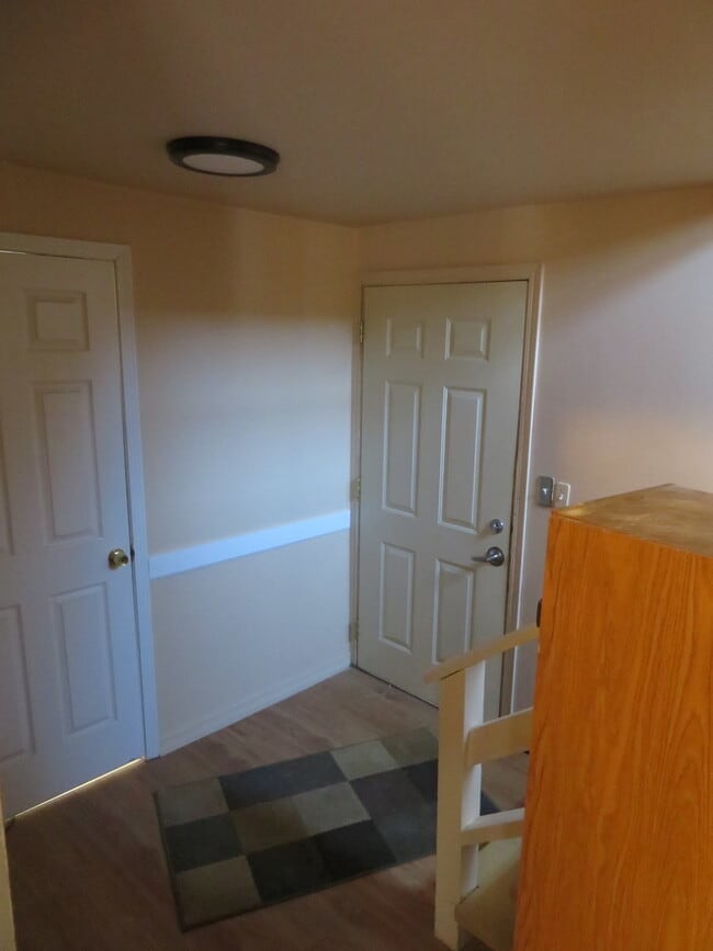 Building Photo - 6948 W Wellington Ave