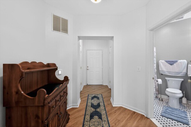 Building Photo - 2605 Chapel Lake Dr