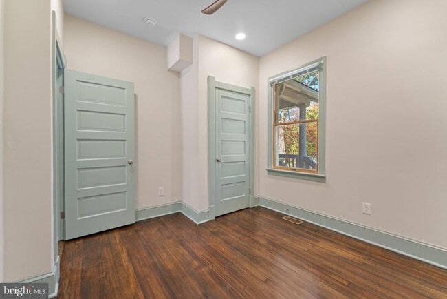 Building Photo - 6107 44th Ave