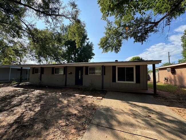 Building Photo - Close to Barksdale Air Force Base...
