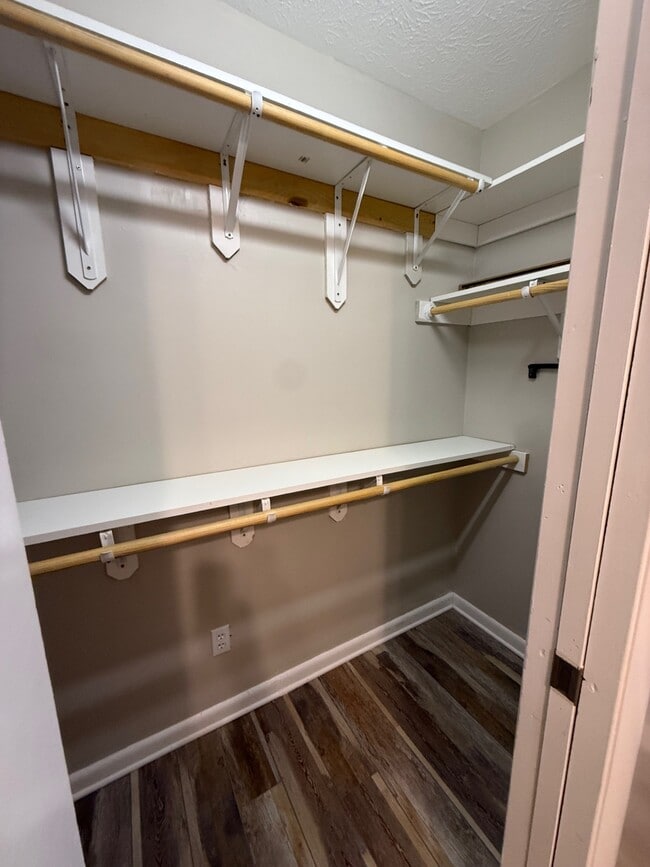 Building Photo - 10804 Hale Ave