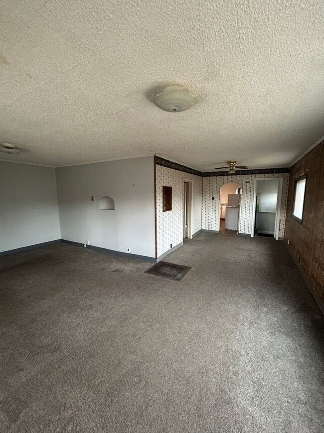 Building Photo - 853 S Main St