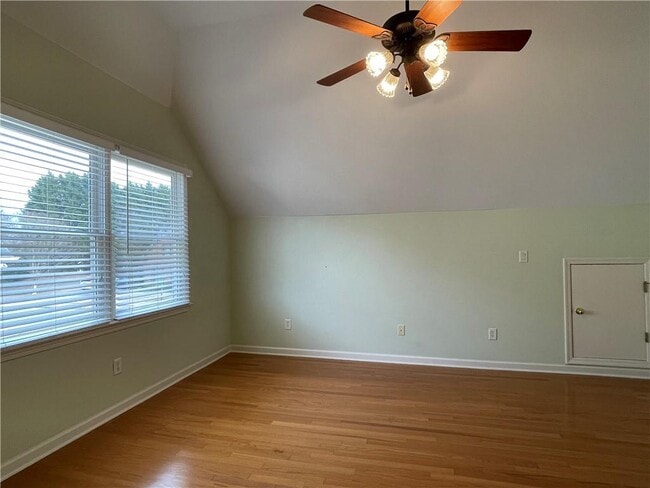 Building Photo - 245 Gladeside Path