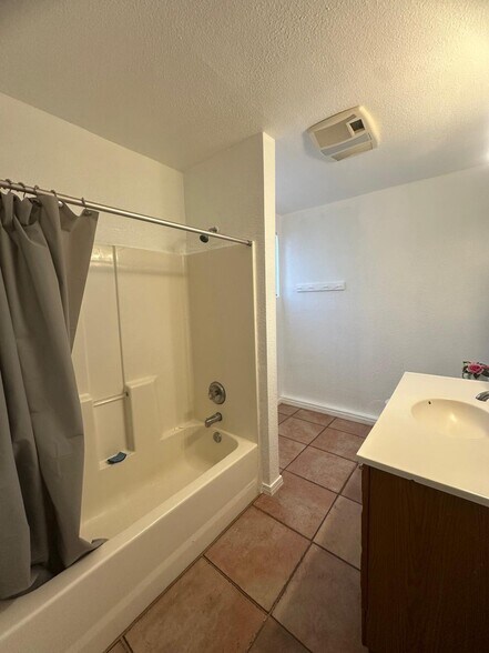 Building Photo - 1817 W La Sierra Dr
