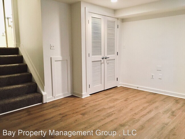 Building Photo - 3 br, 2.5 bath House - 118 Station North Mews