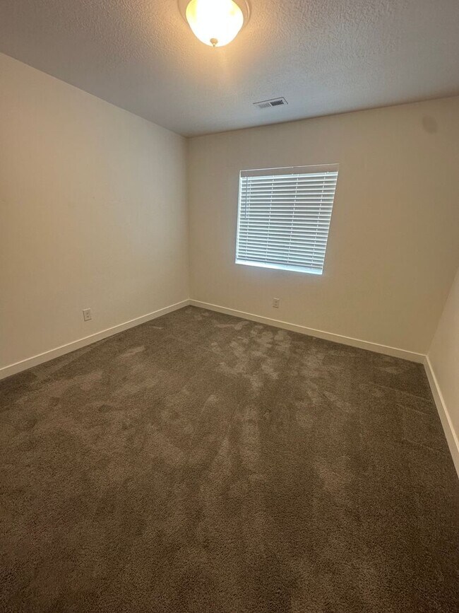 Building Photo - Gorgeous South Jordan Property!!!