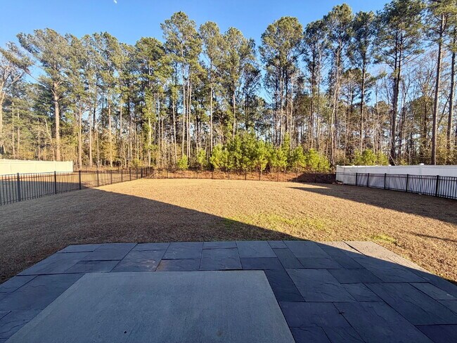 Building Photo - Heritage New Riverside Three Bedroom Home w. Fenced in Yard!