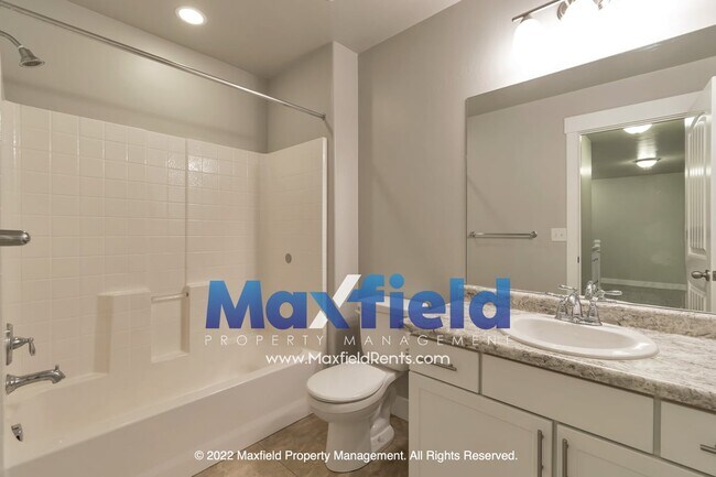 Building Photo - 529 Fox Chase Dr