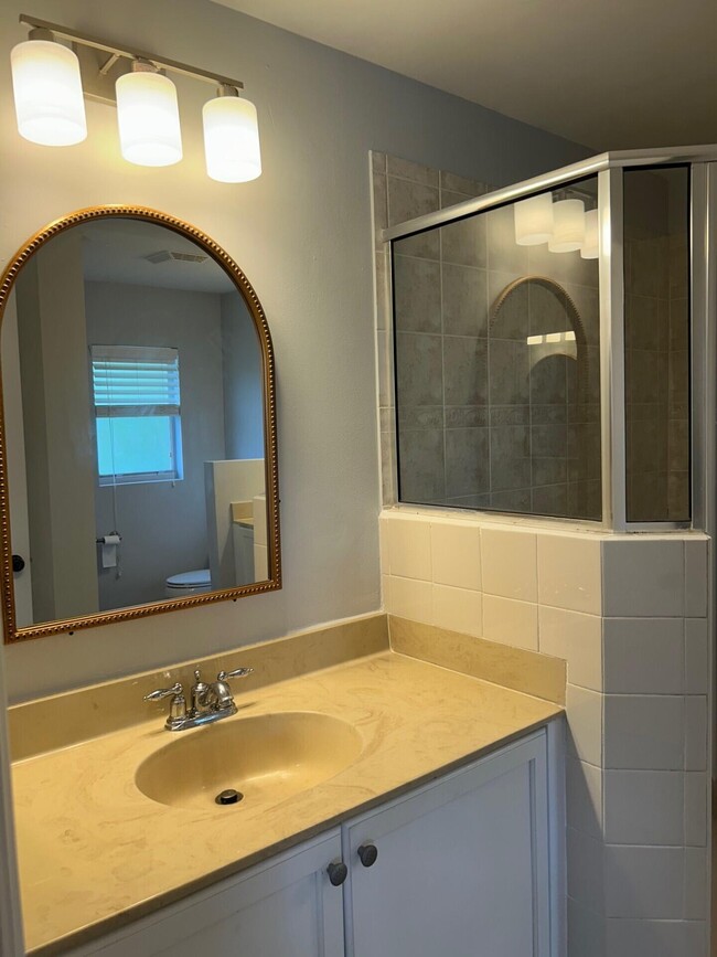 Building Photo - 1412 Seminole Palms Dr