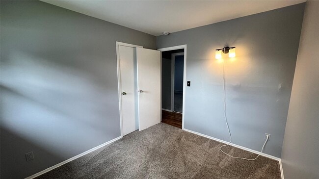 Building Photo - 133 Iceland Dr