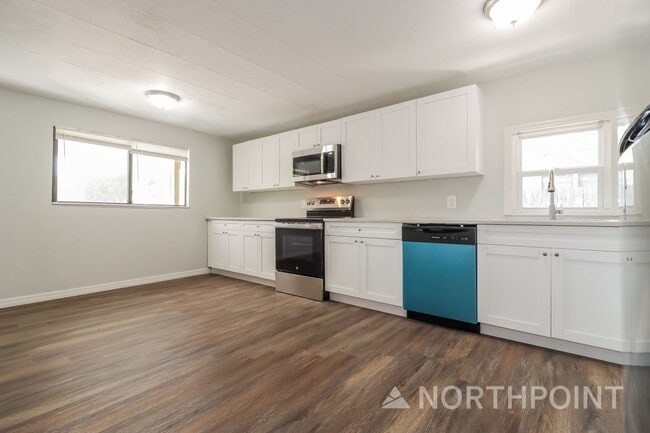 Building Photo - 3 BR/1.5BA | Newly Renovated Single Family Home |  Tropical Landscaping | In St Peterburg!