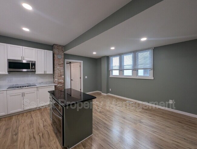 Building Photo - 603 Lavina St