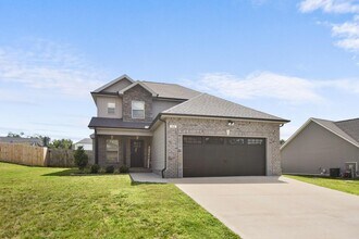 Building Photo - Pet Friendly Three Bedroom!