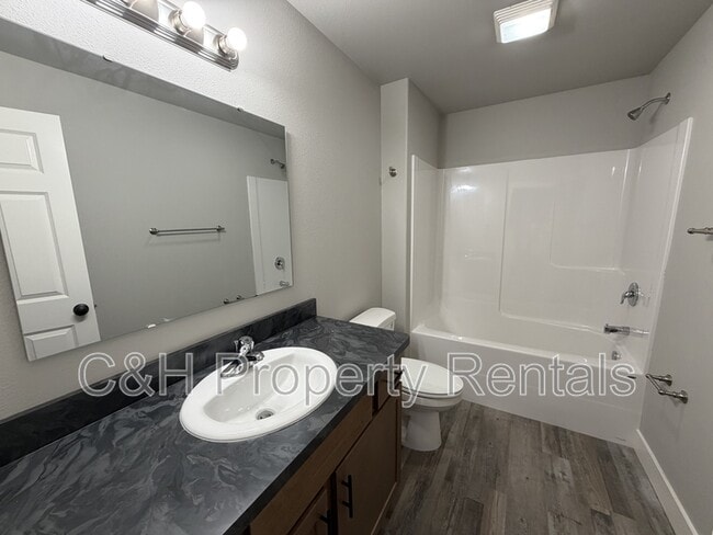 Building Photo - 1331 Lynn Ave